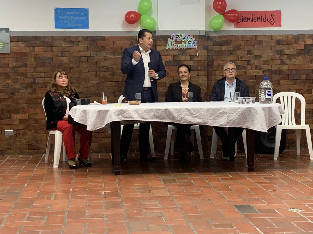 fonprecon's tweet photo. Los Pensionados del Fondo de Previsión Social del Congreso de la República que participan en los Programas de Bienestar, le dieron la bienvenida a la época de Navidad. En la sede de Teusaquillo se reunieron en una jornada de agradecimiento y expusieron las obras que realizan. https://t.co/knQYKUfGma