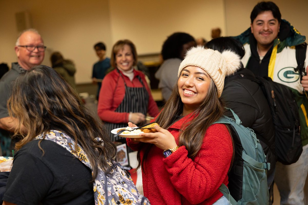 NIUlive's tweet image. The Finals Late Night Breakfast and Paws for Finals events are helping Huskies to keep pushing through #finalsweek! You are capable of eggs-traordinary things! ✨💫