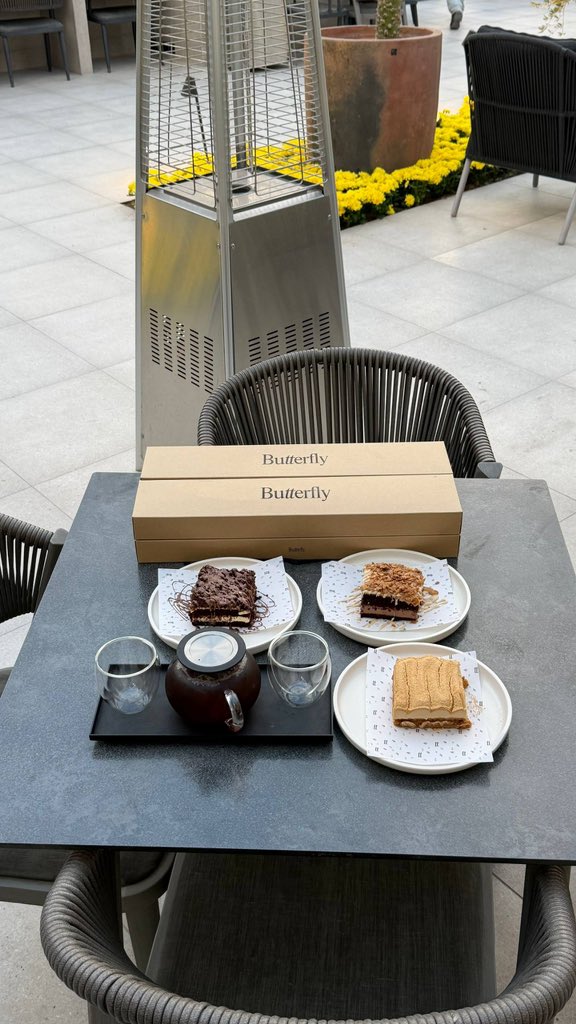 ✨🔥 يا أهل الشفاء.. وش هالمكان الواووو! 🔥
Butterfly فعليًّا رفع معيار القهاوي بالحي 👌🦋
المكان فخم، مرتب، رايق… وتحس كل زاوية فيه مصممة تعيشك أجواء شتوية دافـية على مزاجك ❄️
أهل الشفاء مكان الشتاء رسميا بالذوق… وهذا المكان فعلًا قدّهم 🤍
الشفاء 📍 maps.app.goo.gl/AiDyQeZE4rR19t…