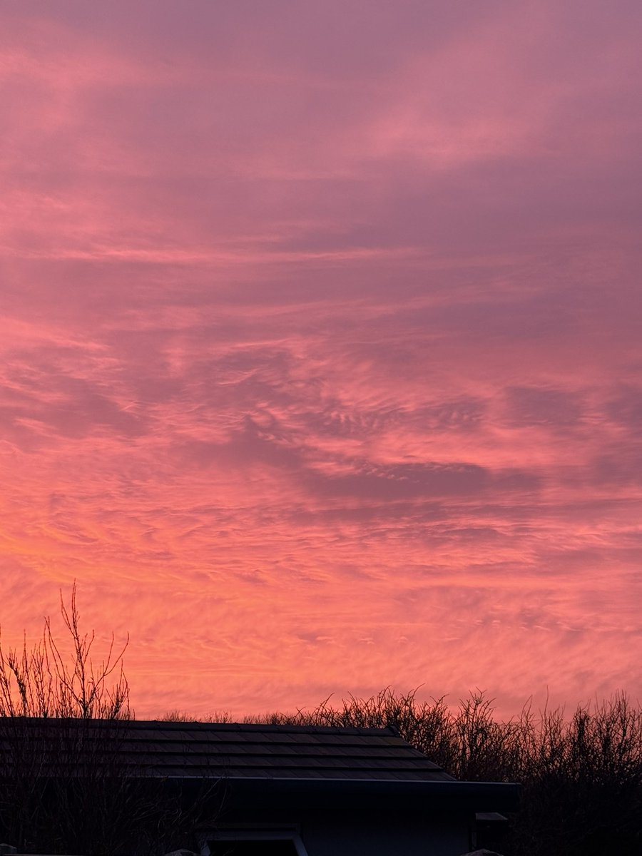 Quite some colour on the sky over Holyhead this evening <a href="/DerekTheWeather/">Derek Brockway - weatherman</a> <a href="/carolkirkwood/">Carol Kirkwood</a> <a href="/Lauratobin1/">Laura Tobin.</a> #holyhead #redskyatnight