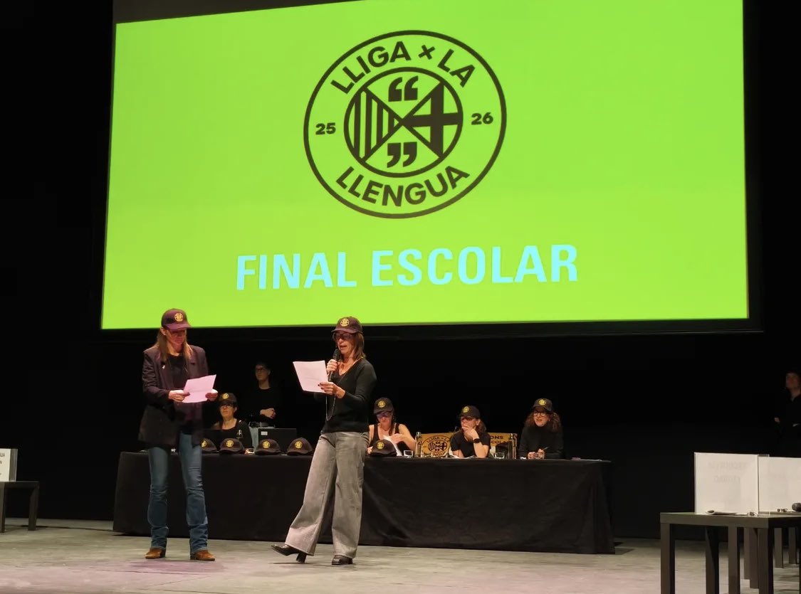 Biblioteca Pilarin Bayés de Vic tweet media