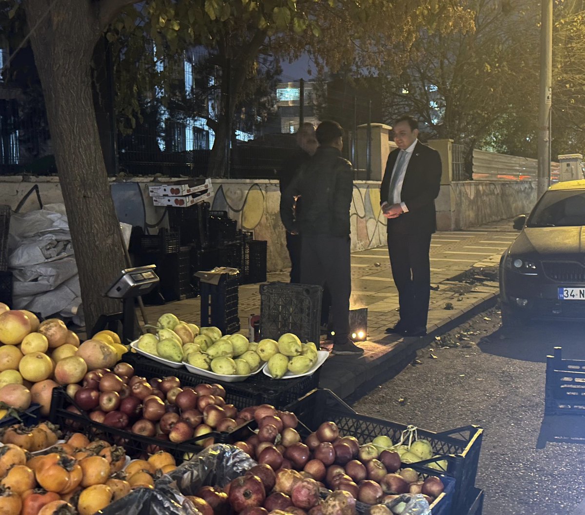 orhangazikrakas's tweet photo. Hilvan ilçemizdeki esnaflarımızı ziyaret ederek hayırlı işler diledim.

Tüm esnaflarımıza bereketli ve bol kazanç diliyorum. https://t.co/mwGiskx8ta