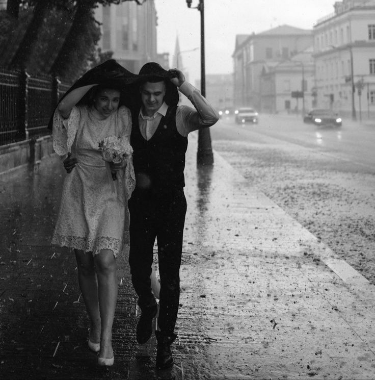 ...
پاییز و باران هم که باشد وقتی تو نباشی هیچ عاشقانه‌ای معنا ندارد ...