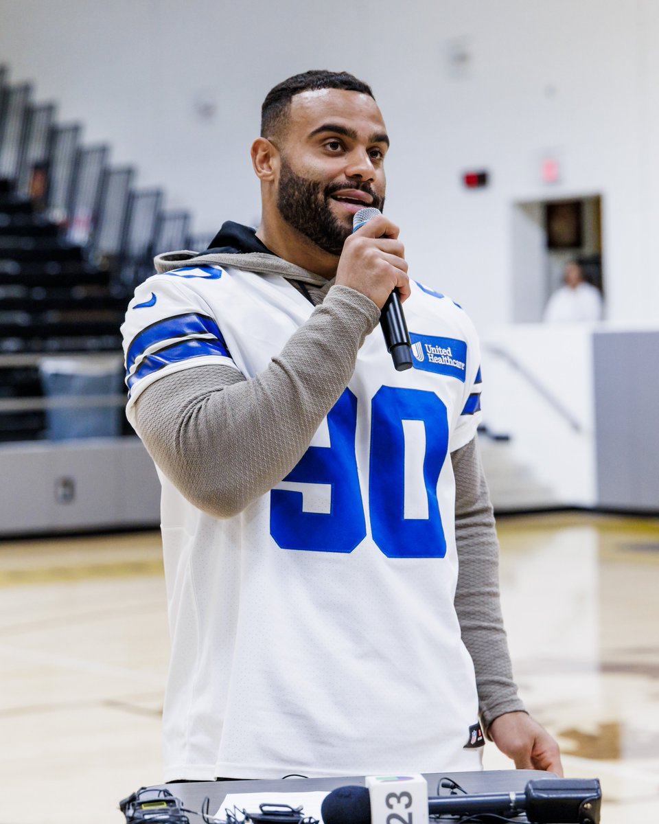 A leader on and off the field 🫡
Solomon Thomas has been recognized as our Walter Payton NFL Man of the Year Club Winner presented by @Nationwide!
🔄 Repost to vote for @SollyThomas90 + #WPMOYChallenge