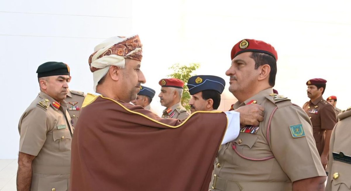 يتقدّم فريق العينين الرياضي بخالص التهنئة إلى الشيخ سلطان بن محمد الغافري بمناسبة نيله ميدالية الخدمة الممتازة.
إنجاز مستحق لرجلٍ قدّم الكثير، ونسأل الله له دوام التوفيق ومزيدًا من العطاء لخدمة هذا الوطن الغالي. 🇴🇲🌟