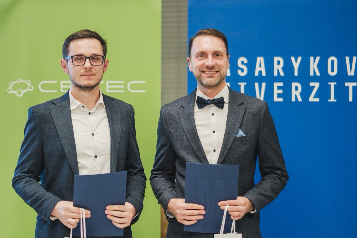 Ruzek Lab tweet media