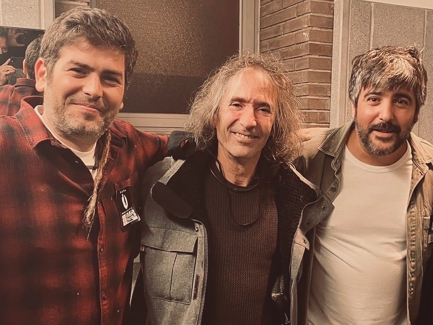 estopaoficial's tweet image. Se nos fue el mejor. Sus canciones siempre nos acompañarán y nos harán viajar en el tiempo a aquellos momentos en los k éramos tan felices 
Hoy se nos ha muerto una parte de nosotros mismos  ❤️💔🖤