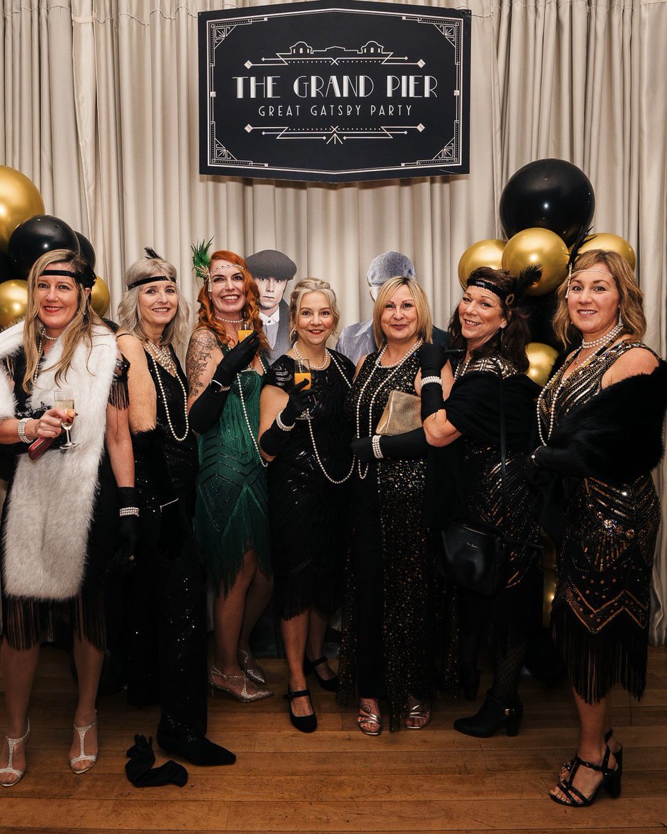 GrandPier's tweet photo. Step into the glamour of the roaring twenties this New Year’s Eve with lavish drinks, a delicious 4-course dinner, live entertainment, dazzling performances, and a confetti-filled midnight countdown🥂✨

⏰ 19:00

Book now https://t.co/NVeNlSBM5L https://t.co/cEiCJo5iT6