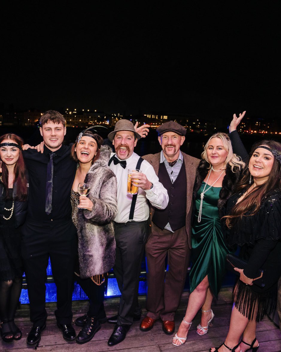 GrandPier's tweet photo. Step into the glamour of the roaring twenties this New Year’s Eve with lavish drinks, a delicious 4-course dinner, live entertainment, dazzling performances, and a confetti-filled midnight countdown🥂✨

⏰ 19:00

Book now https://t.co/NVeNlSBM5L https://t.co/cEiCJo5iT6