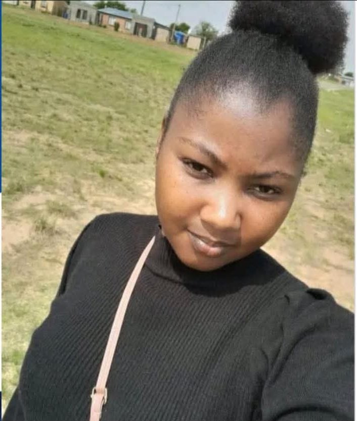 *MISSING PERSON*

Nthabiseng Tsotetsi (28), of Mautse near Rosendal was last seen on 5 December 2025 by family, when she was sent to run some errands at Ficksburg and never came back home. 

She was wearing blue jeans, a white T-shirt and black shoes.

Any person with information