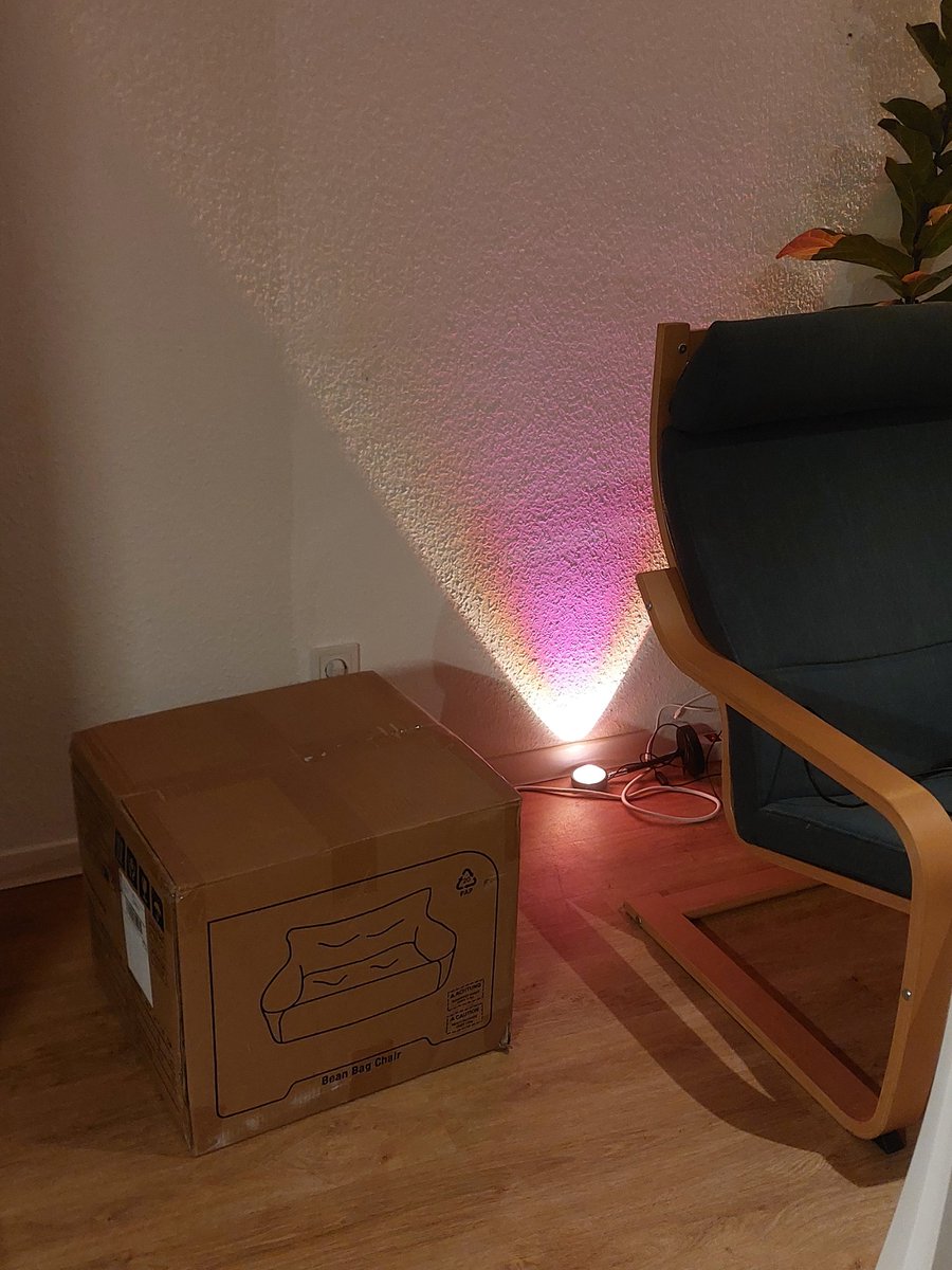 OrnelaRunca's tweet photo. Me compré un sillón, me llegó esto: https://t.co/fsx2bhBgAH