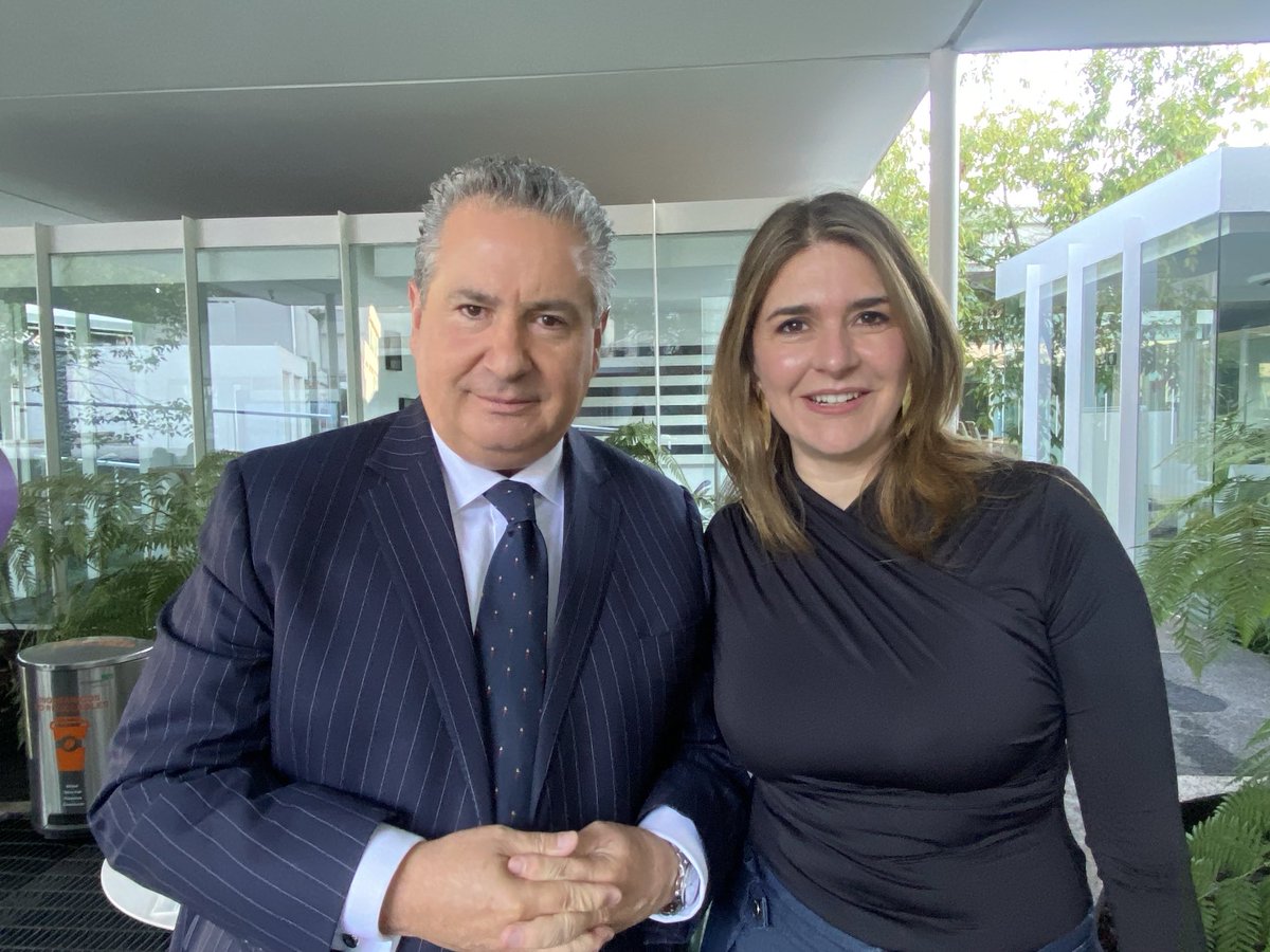 LeonardoCurzio's tweet image. Todos los lunes tengo la fortuna de enlazarme con ⁦@JuliGo4⁩ ⁦@dw_espanol⁩ y hace unos días tuve la fortuna de conocerla personalmente..⁦@adnnoticiasmx⁩