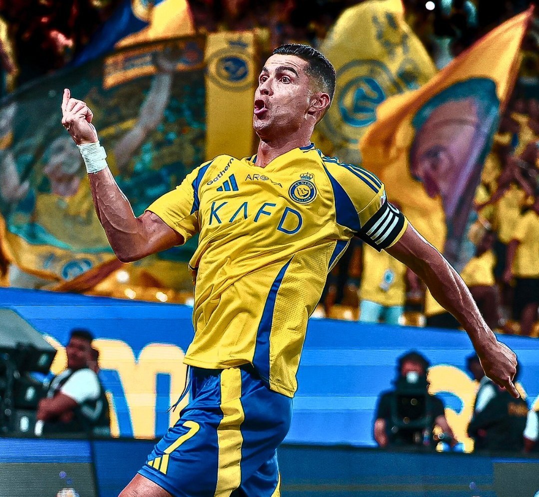 🎙️ Didier Drogba:

“Cristiano Ronaldo’s [SIUUU] celebration is not only seen in football, we even see it in graduations. It goes beyond football, it’s iconic.”