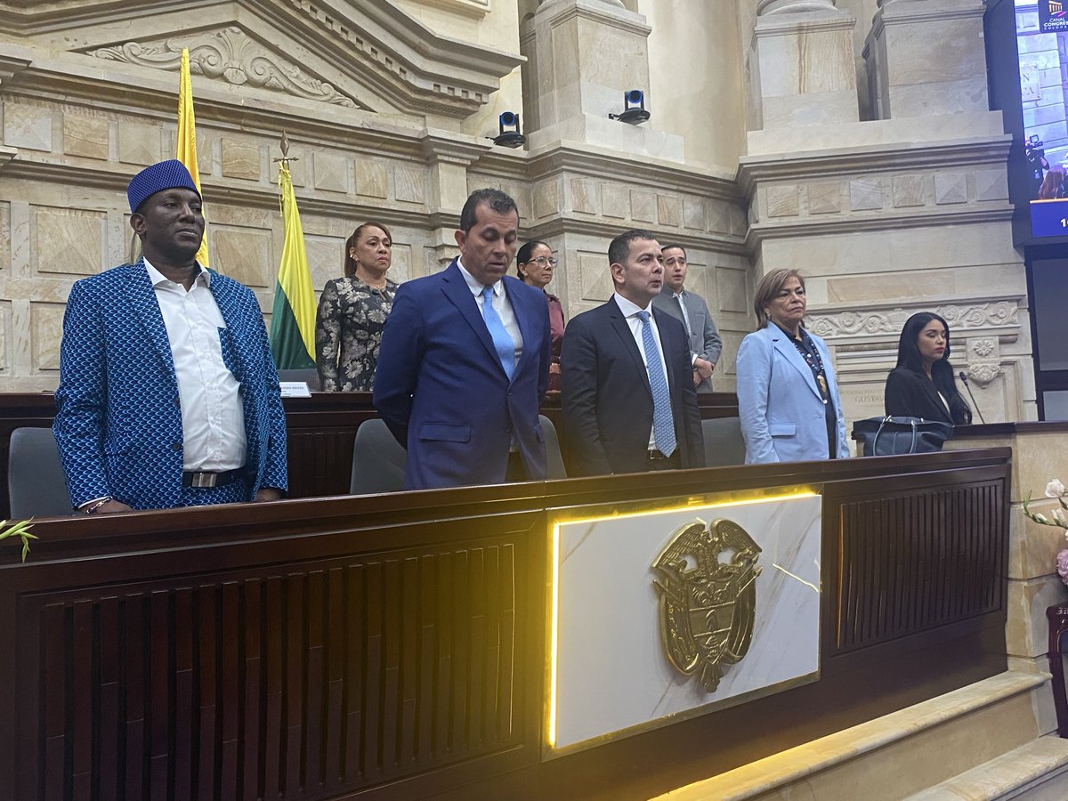 poderlegisla's tweet image. La @ComisionMujerCo @CamaraColombia impuso condecoración Policarpa Salavarrieta a la Alcaldesa de Ibagué @Alcaldiaibague Johana Ximena Aranda Rivera @Johanaaranda_ por su destacada gestión administrativa @CastilloMarelen