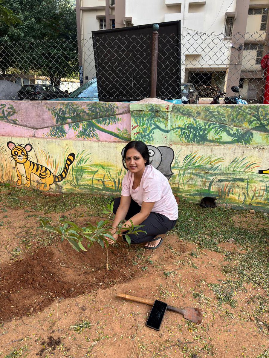 IN_Circars's tweet image. Green hands, clean hearts! 🌱  
Spirited residents of #NausenaBagh came together for a vibrant plantation drive as part of #SwachhataPakhwada2025, adding a fresh wave of green to our community. Together, we grow a cleaner, greener future! 💚  
#CommunitySpirit
#INSCircars