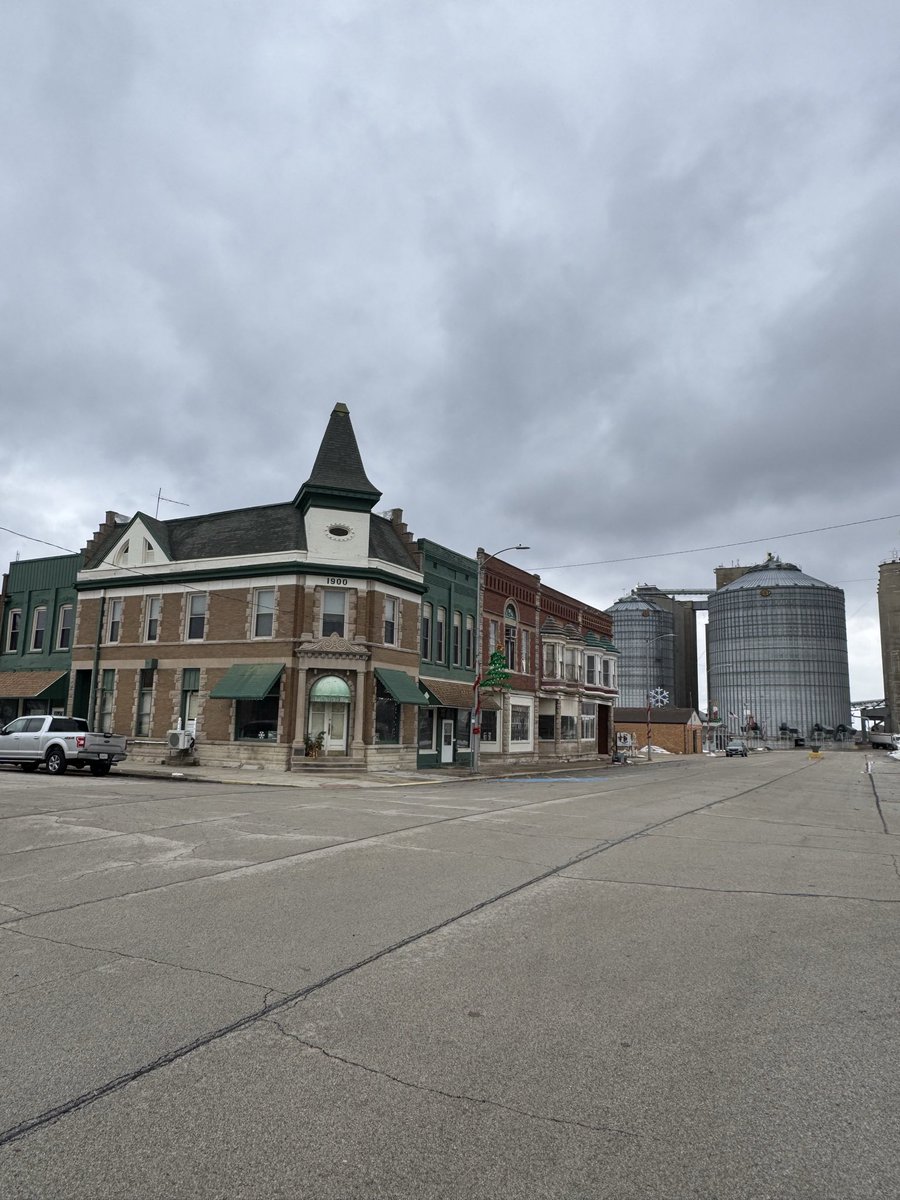 LaLa_CarpeDiem's tweet photo. Road Trip (Live Now) Come hang out and rid along as we explore the rural farm towns of Illinois and Kentucky!  https://t.co/GDoEDULKyY https://t.co/RuVgLUr8cz