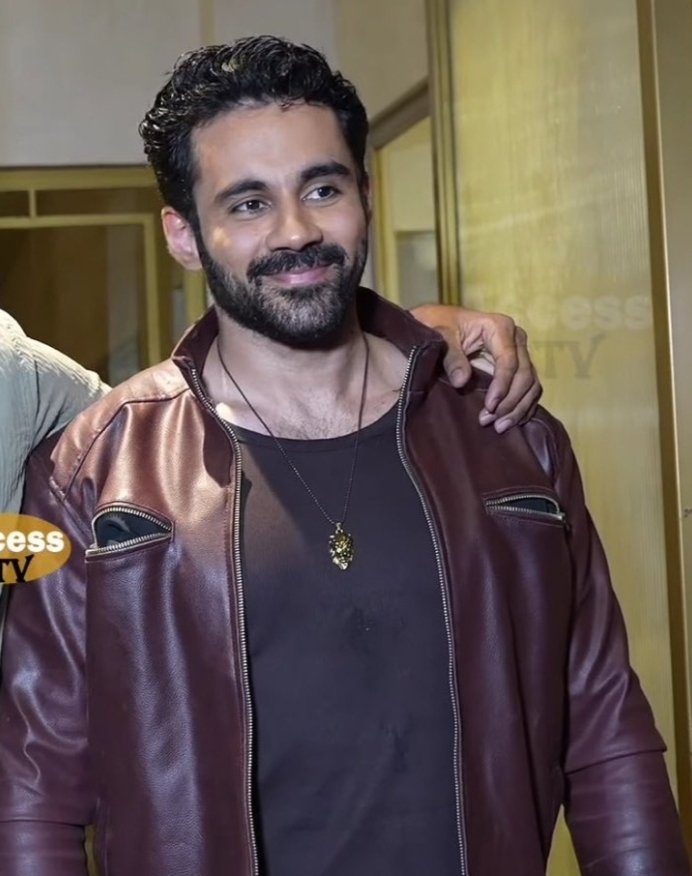 If you're unfollowing Abhi just because he forgave someone, u're forgetting the reasons you followed him.
He is known for his kind heart ❤️ 
And Abhi just doesn't give a damn about u people cause he says "Bdhia Bande hudd pe Baki sare thudd pe"😂

#Abhinoor #AbhishekBajaj