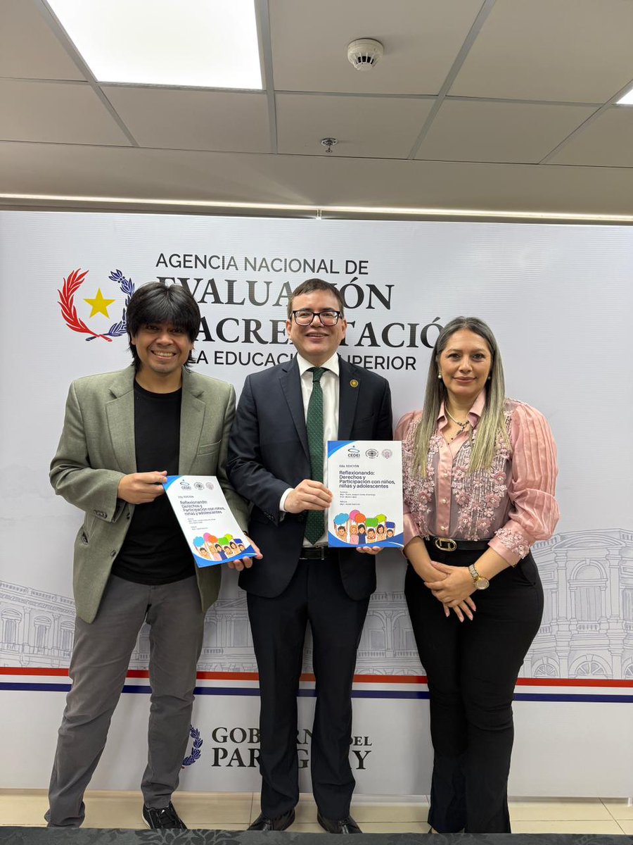 cedei_py's tweet photo. El Mgtr. Pedro Godoy entregó al Dr. José Duarte, presidente de la @ANEAES_Paraguay, la 2.ª Edición de “Reflexionando: Derechos y Participación con niños, niñas y adolescentes”, junto a la Dra. Romina Galeano, colaboradora y representante de la educación superior privada. https://t.co/f8xJept5Qx