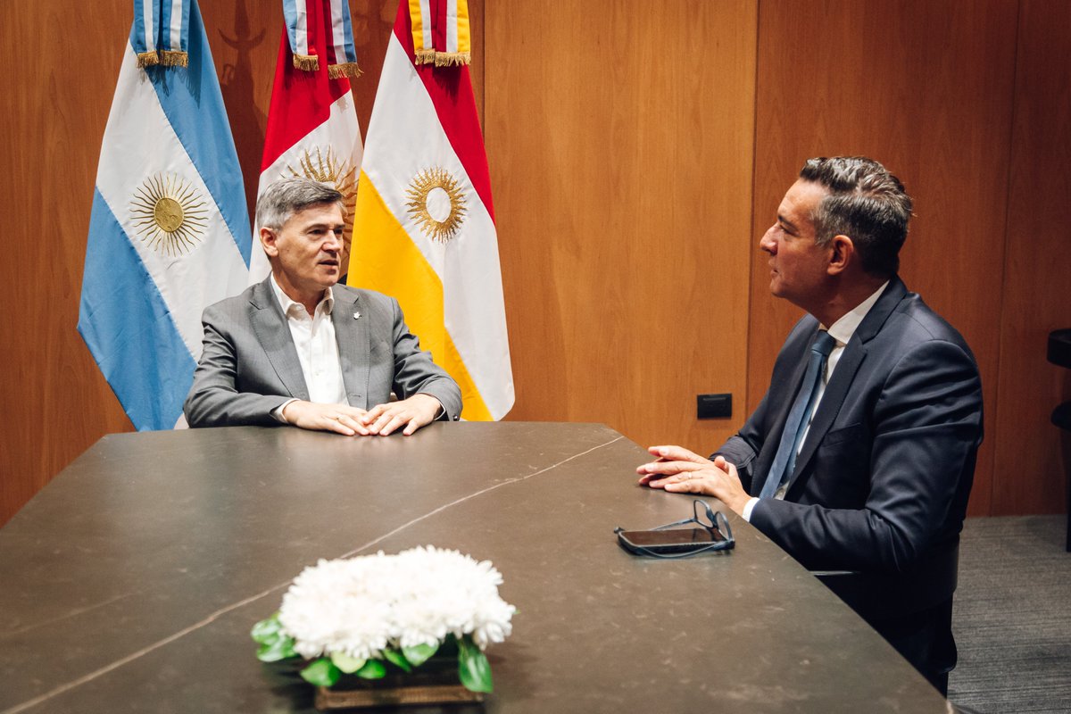 Hoy, por indicación del gobernador <a href="/MartinLlaryora/">Martín Llaryora</a>, tuve mi primera reunión como Ministro de Vinculación y Gestión Institucional con el intendente <a href="/PasseriniOk/">Daniel Passerini</a>.

Conversamos sobre la agenda conjunta entre Provincia y Municipio para avanzar en obras claves para la ciudad,