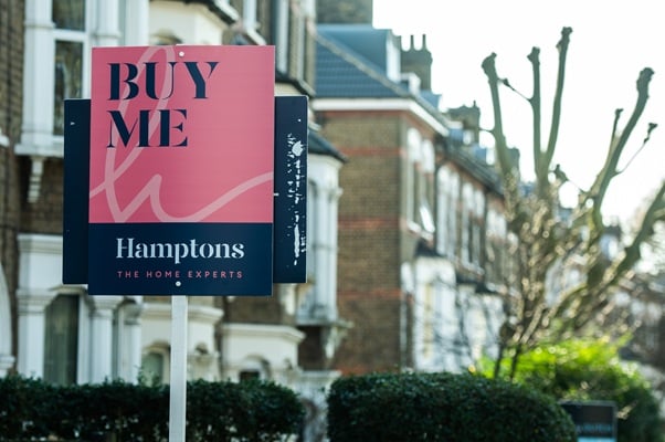 December cash buyers on the decline - londonlovesproperty.com/december-cash-…
