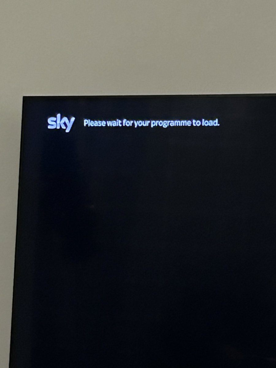 AlanBoroEagle's tweet photo. @smoggy998 @SkyFootball @Boro @SkyFootball   Mine was on and off all first half then 2nd half was worse,  when it did finally work it was just in time for the OG 😡😡 https://t.co/xUib9hyduo