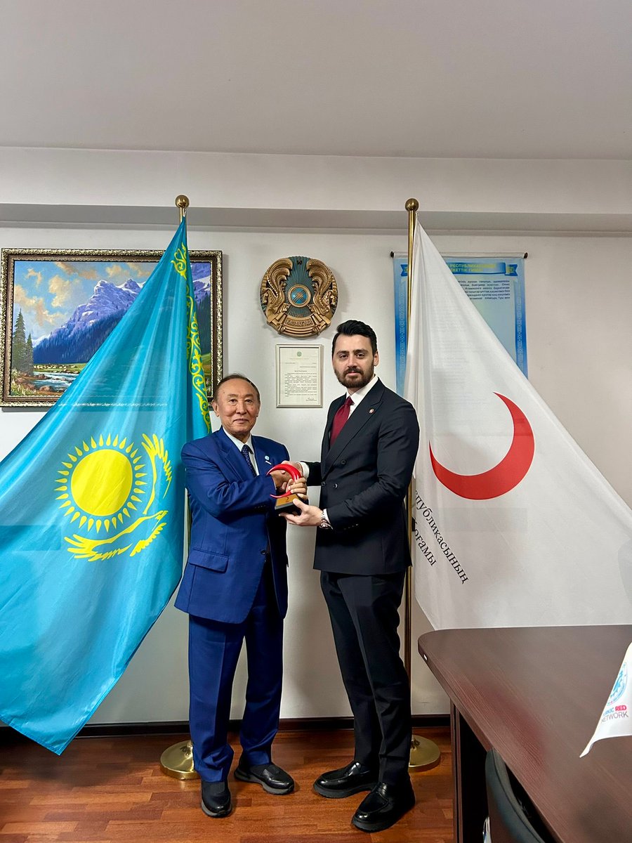 Yönetim Kurulu Üyemiz Ömer Faruk Çalışkan ile Genç Kızılay Genel Başkanımız Dr. Utku İlhan ve beraberindeki heyet, Kazakistan Kızılayı Genel Başkanı Erkebek Argınbayev’i Kazakistan Kızılayı Genel Merkezinde ziyaret etti.

Görüşmede, Gonulluol.org platformu, Genç