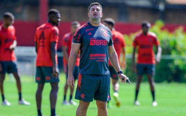 GremioTimeLine's tweet photo. Qual é a semelhança do Flamengo de 2019 e do Botafogo de 2023? 

- Betinho, Novo Prepador Físico do Grêmio, em 2026. https://t.co/OmxeHwbLRp