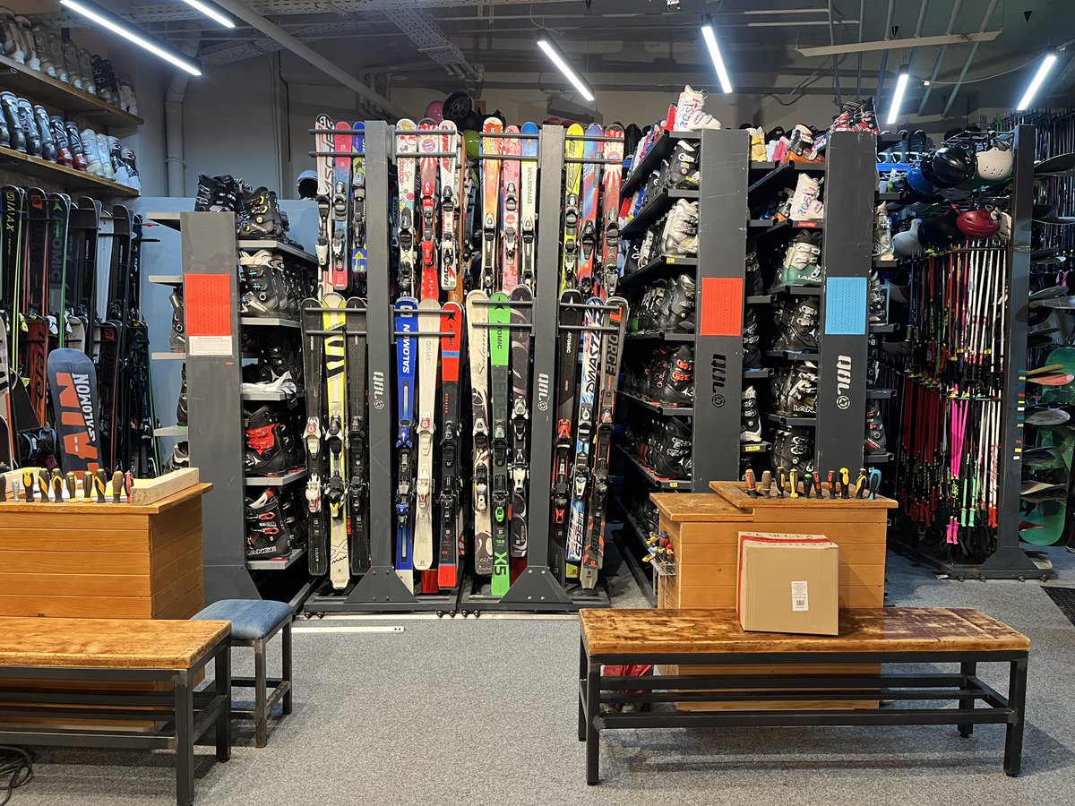ReciklerkoCans's tweet image. Ski-equipment store packed with winter gloves, ski socks, boots, helmets and a wall of skis in the back

istockphoto.com/portfolio/Pand…
 #SkiShop #WinterGear #SkiingLife #SnowReady #OutdoorAdventures  #Nordica #Rossignol #Atomic #HeadSki #Fischer #Salomon #Leki #Uvex #Briko #SkiGear