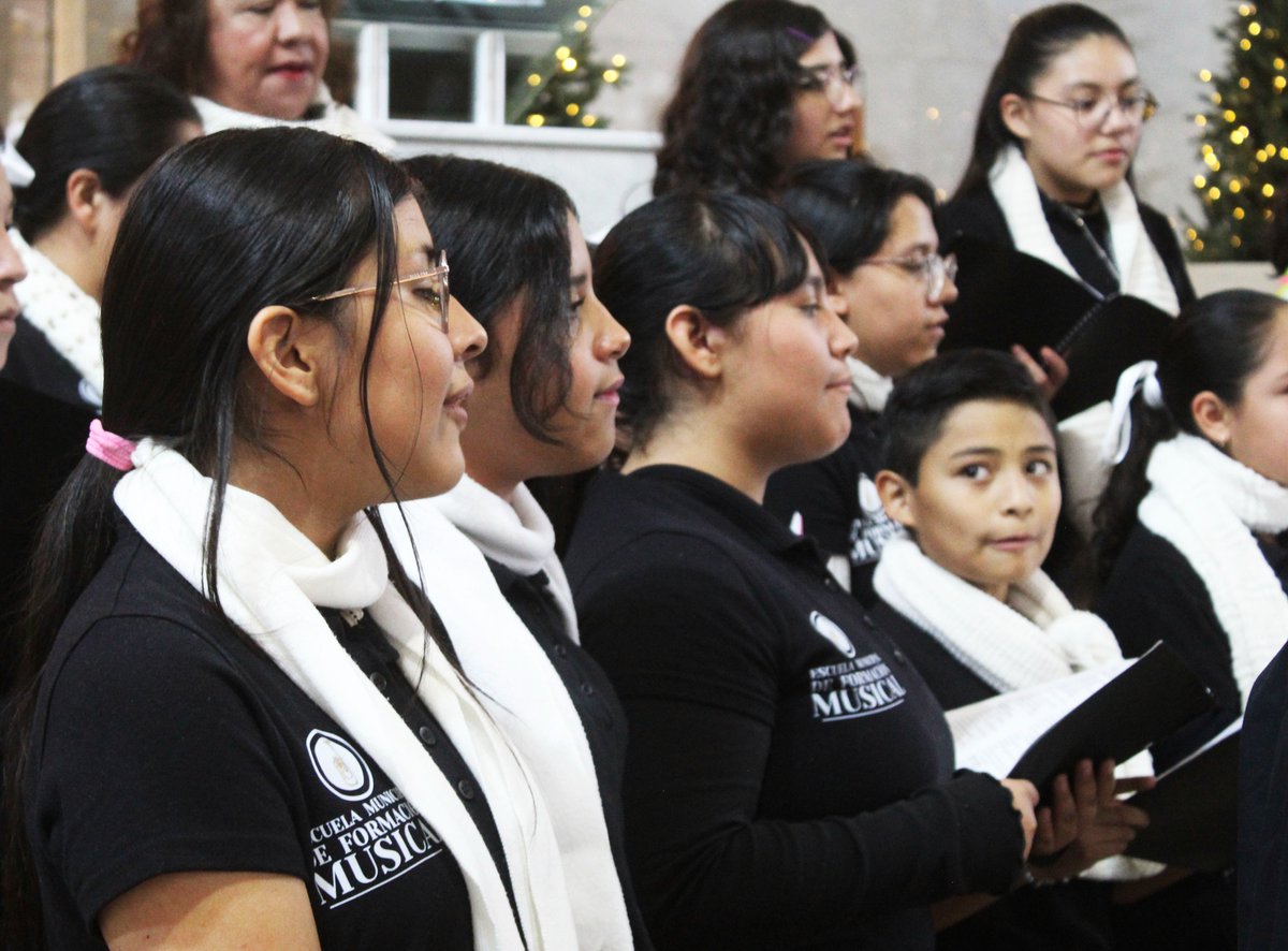 Les compartimos un poco de cómo se vivió el Concierto Navideño de nuestra Escuela Municipal de Formación Musical en la Parroquia Señora de los Remedios.

Los alumnos tocaron piezas con temática navideña, demostrando así parte de todo el conocimiento aprendido.
#SanLuisAmable 🩷