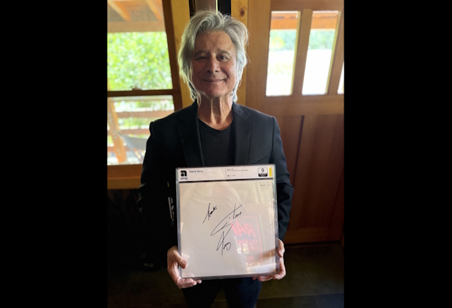 BLABBERMOUTHNET's tweet image. Ex-JOURNEY Singer STEVE PERRY Once Again Opens Up Personal Archive For Special Charity Holiday Auction blabbermouth.net/news/ex-journe…