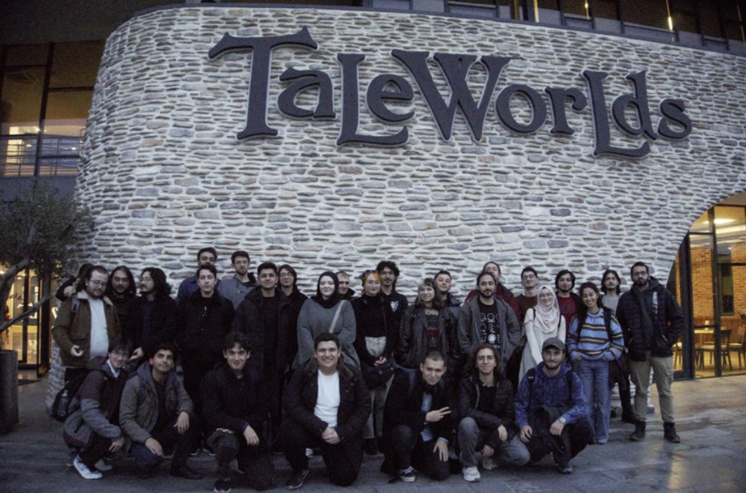 Danışmanlığını bölümümüz öğretim üyesi Dr. Öğr. Üyesi Alper Çalışkan’ın yaptığı Dijital Oyun Geliştirme ve Dijital Oyunculuk Kulübü, ülkenin sınırlı sayıdaki yerli 3D oyun geliştirme stüdyolarından biri olan Taleworlds’e 6-7 Kasım tarihlerinde gezi gerçekleştirmiştir.