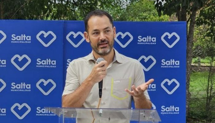 LE CANTÓ LAS 40
El intendente Emiliano Durand cuestionó duramente a la exintendenta Bettina Romero. La acusó de obras inconclusas, mala gestión y “caprichos caros para los salteños”, y le pidió “ponerse a trabajar y dejar de ser parte del problema”.