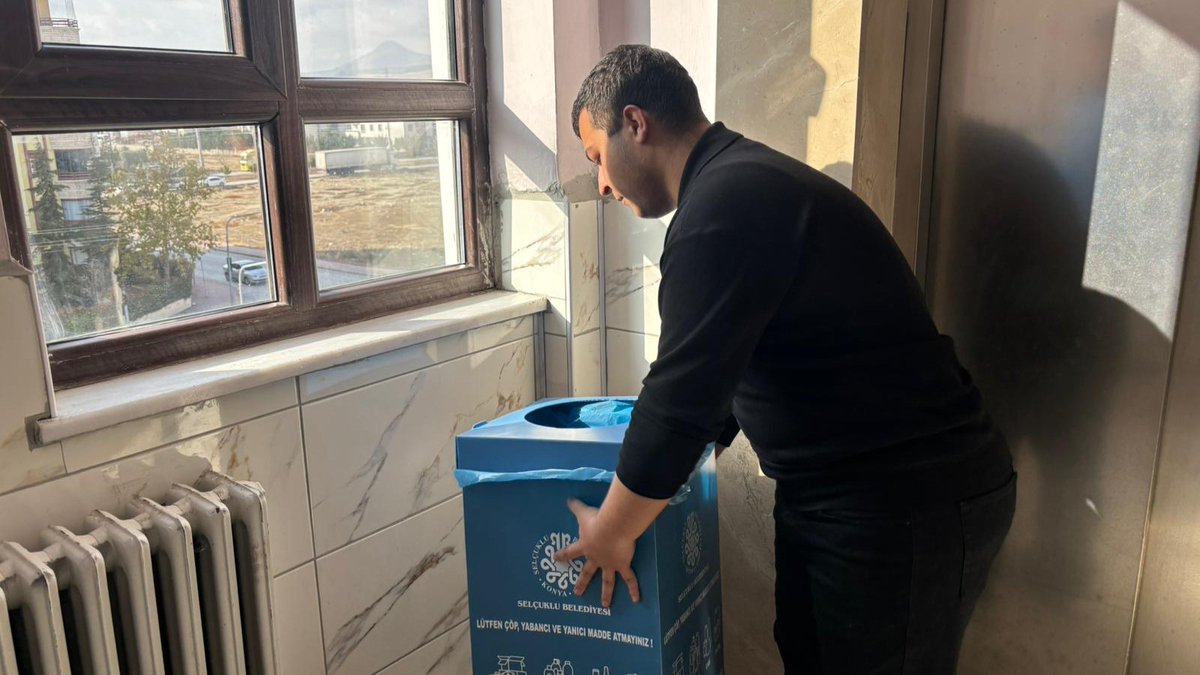 Okulumuz Çevre Kulübü tarafından “Sıfır Atık” temasıyla düzenlenen farkındalık çalışması, öğrencilerimiz ve öğretmenlerimizin yoğun katılımıyla gerçekleştirildi.
<a href="/konyamem/">Konya İl MEM</a>
<a href="/MeslekiEgitim42/">Mesleki ve Teknik Eğitim - KONYA</a> 
#sıfıratık