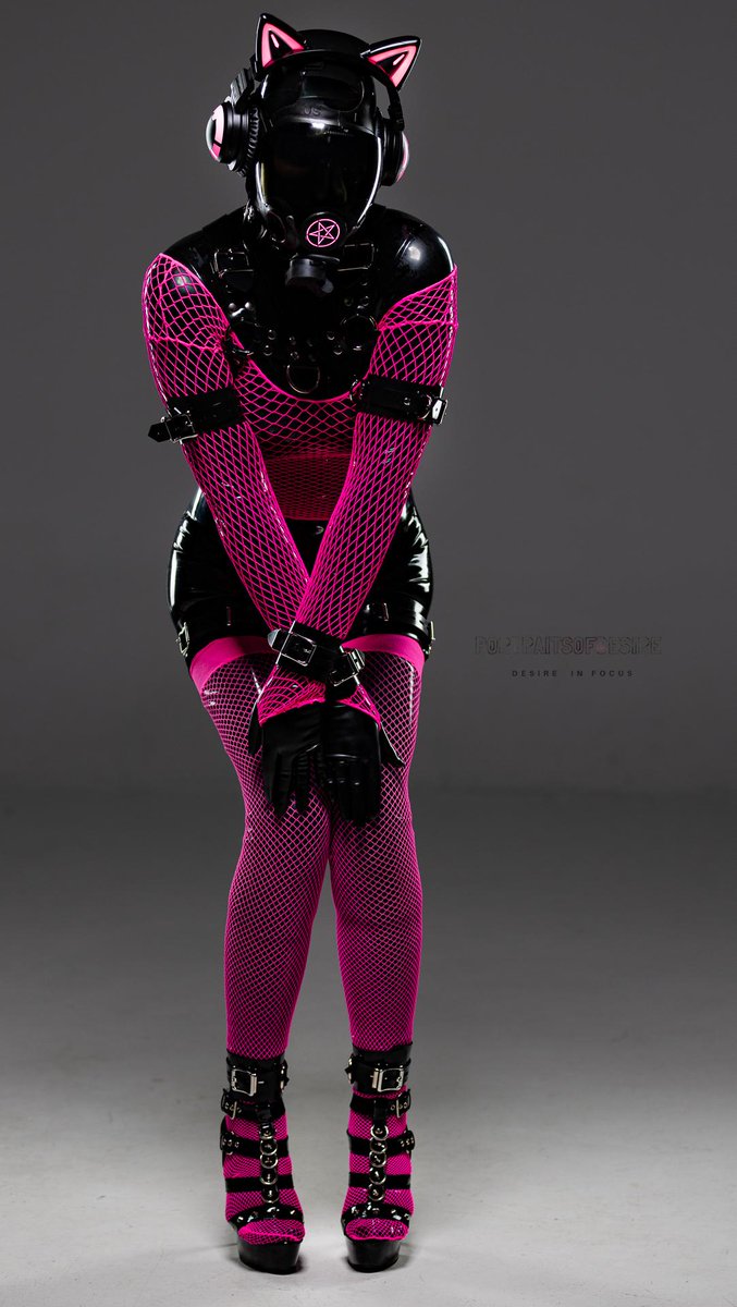 Hey there cuties would you like to dance at the rave with me?

📸 Taken by portraitsofdesire on Instagram
🏠 Studio at 3mifoto on Instagram