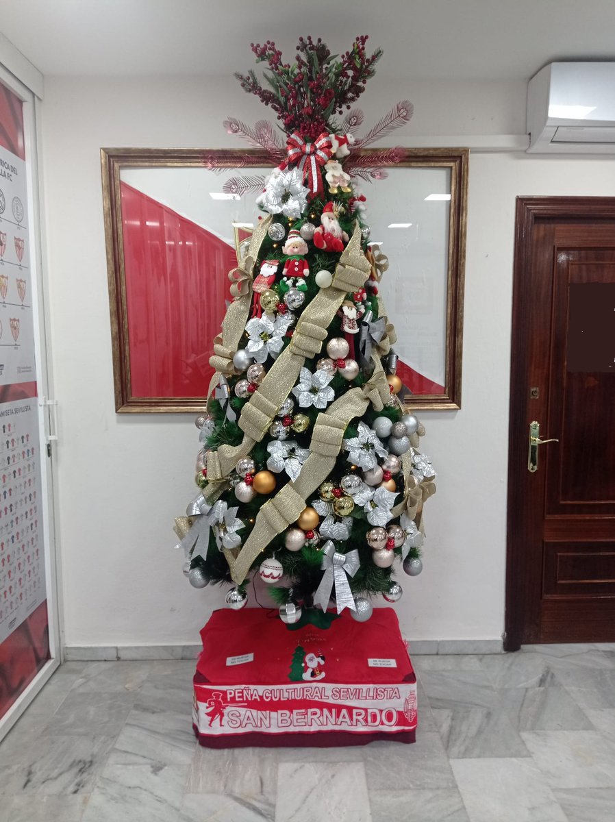 Ya se encuentran instalados en nuestra sede social, el Belén y Árbol para la #Navidad2025.