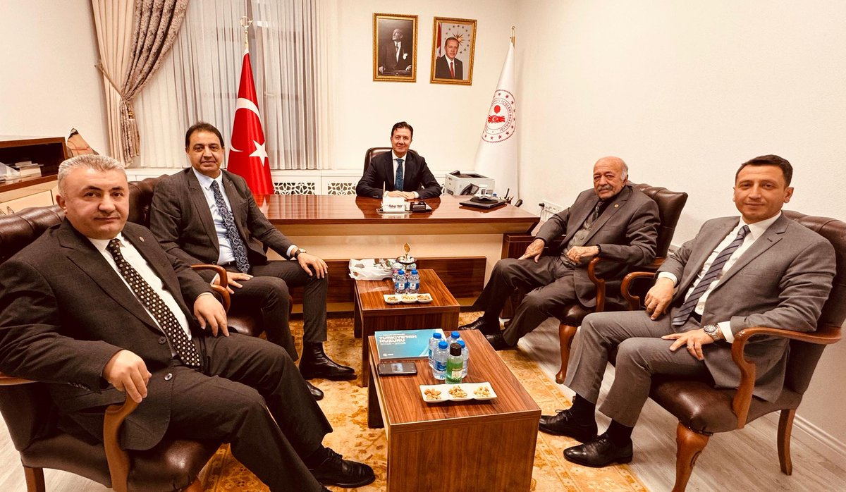 Bugün sıla hasreti bir fotoğrafa sığdı.Uzaklarda yaşayan hemşerilerle bir araya gelince,memleket burnumuzda tütmedi,yüreğimize doldu.Özbey Tan'a konukseverliği için gönülden teşekkür ederiz.

<a href="/TC_icisleri/">T.C. İçişleri Bakanlığı</a> <a href="/AliYerlikaya/">Ali Yerlikaya</a> <a href="/munirkaraloglu/">Münir Karaloğlu</a> <a href="/turanbulent/">Bülent TURAN</a> <a href="/av_mehmetsaglam/">Mehmet Sağlam</a> <a href="/mehmetaktas023/">Mehmet Aktaş</a>