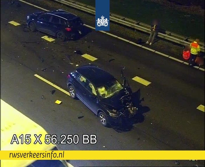 Twee ongevallen op A15 zorgen voor afsluiting rijbaan