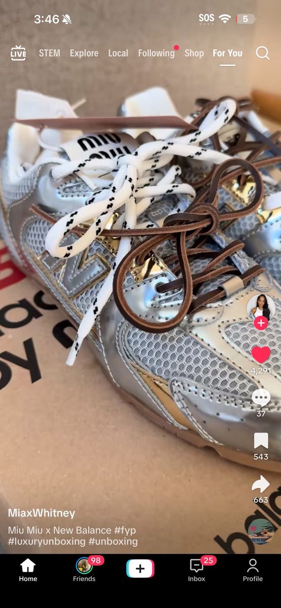 layxsnv's tweet image. I want the miu miu new balance 🥰😍