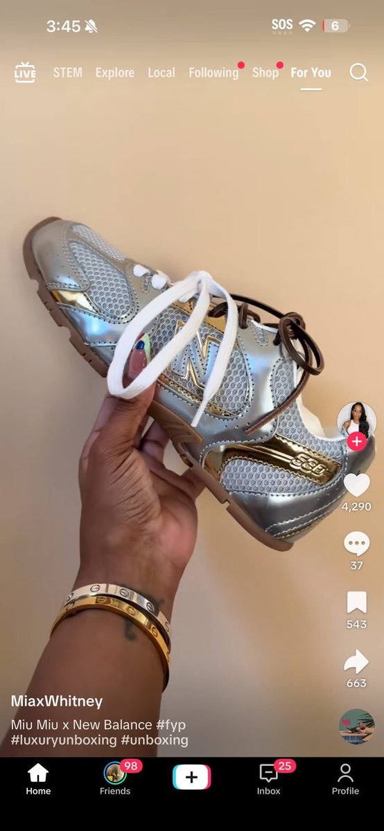 layxsnv's tweet image. I want the miu miu new balance 🥰😍