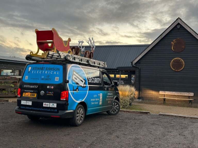 stewrawelec's tweet photo. The SR Team had a call out to the Lost Coffee, Blair’s light went out above the coffee roaster so we sent out Santa and his renders to fix the problem immediately!✨💡 https://t.co/NbTpEexZfO