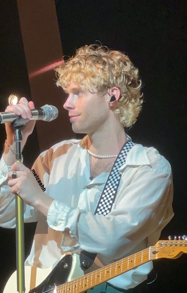 taylor 卌✧.* (@tstheocean) on Twitter photo 