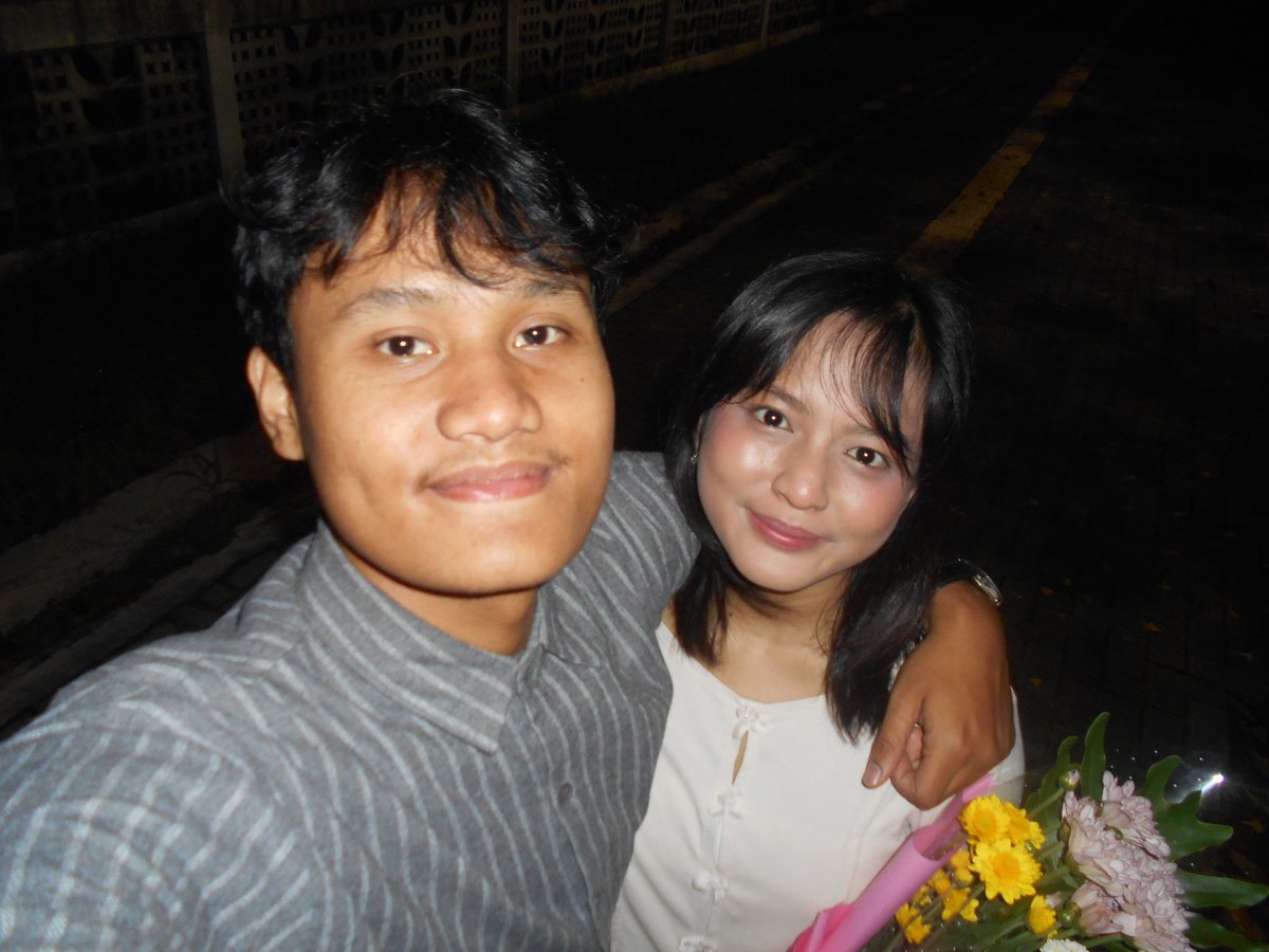 louibadoobee's tweet image. selamat ulangtahun my not so nerd bf 😛✋🏻 semoga di usia yg ke-20 inj km bisa makin aware sm barang barang km yh, smoga kmu ga ngerjain tugas mepet deadline lg soalnya kmu selalu jadi pusing sendiri huhu—