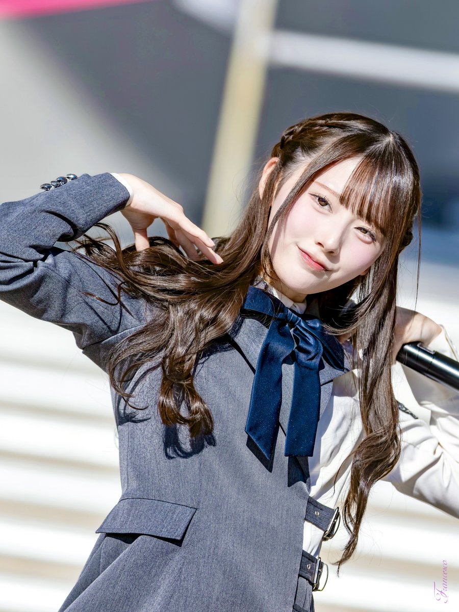 RainTree 綾瀬ことり　セーラーカーディガン　チュウ　直筆 A Smile That Blends Sweet and Brave 甘さと勇気が溶け合う笑み Rain