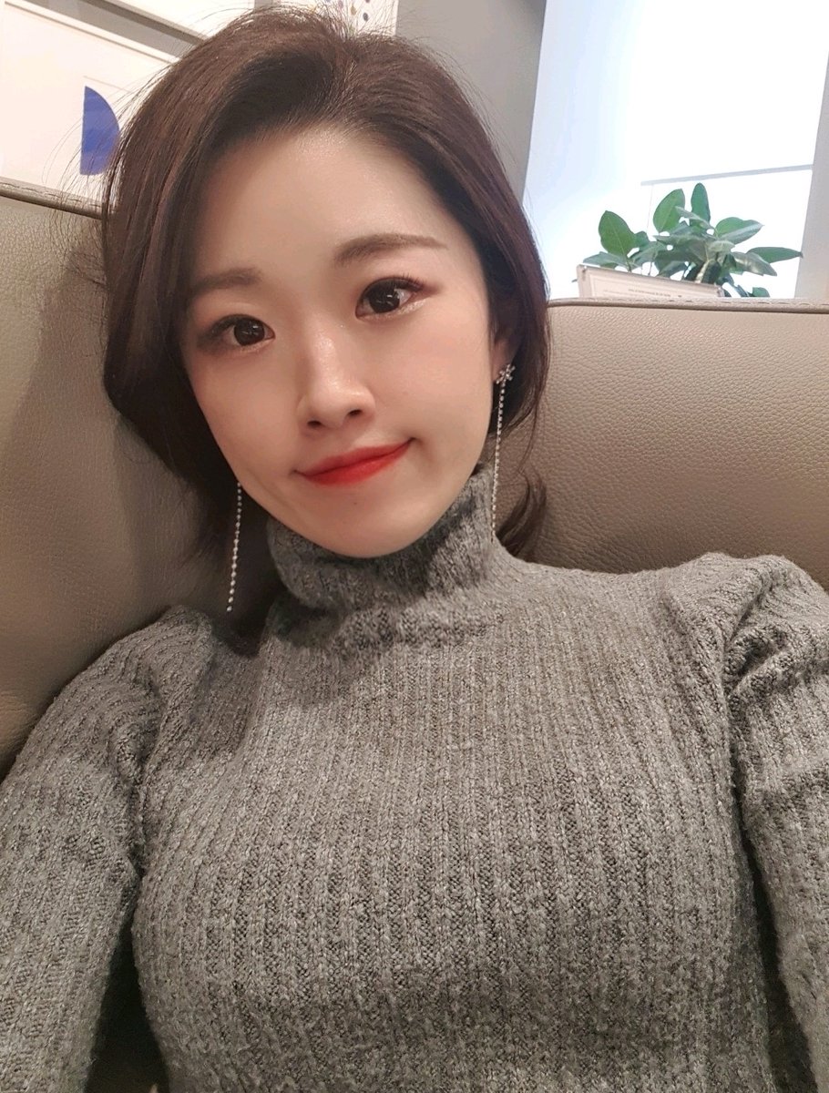 힘든 한 달 이었어.  
할미가 되어 버렸다.  
피곤피곤, 졸려졸려 zzz 😭