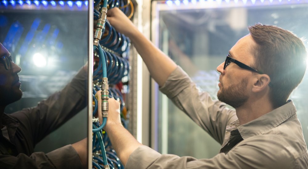 hvhost's tweet image. From dedicated servers to cloud deployments, our solutions are tailored to meet the demands of modern workloads. Combined with responsive support and proactive management, we make sure your systems stay online and perform optimally. ☁️

🔗 : zurl.co/AB6Yc 

#Cloud #IT