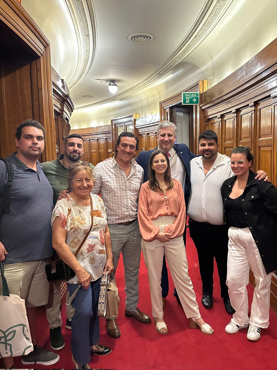 BrunoAstengoUy's tweet photo. Asumió como diputada por la @lista71 en Montevideo, mí amiga Sabrina Alicia Muslera! 

Es todo un orgullo, por todo el trabajo y dedicación que tú le brindas a esta actividad. Te mereces esto y más. https://t.co/pDtuEp2VzL