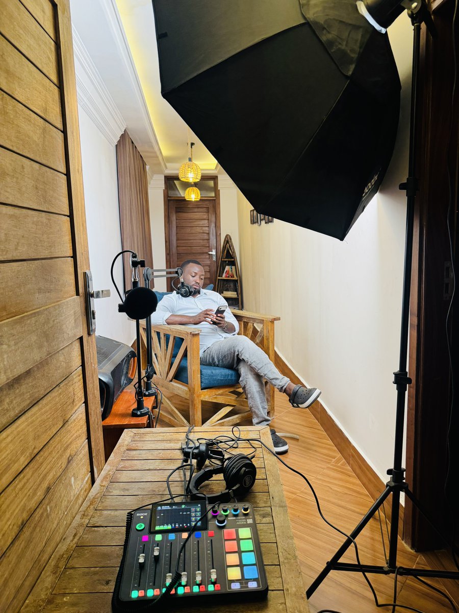 Thommunkondya's tweet image. Left the city centre due to the government restrictions and headed to  farmhouse still managed to get my podcast done. #Ardhiniajira #lapexproperties #lapex #Wensday