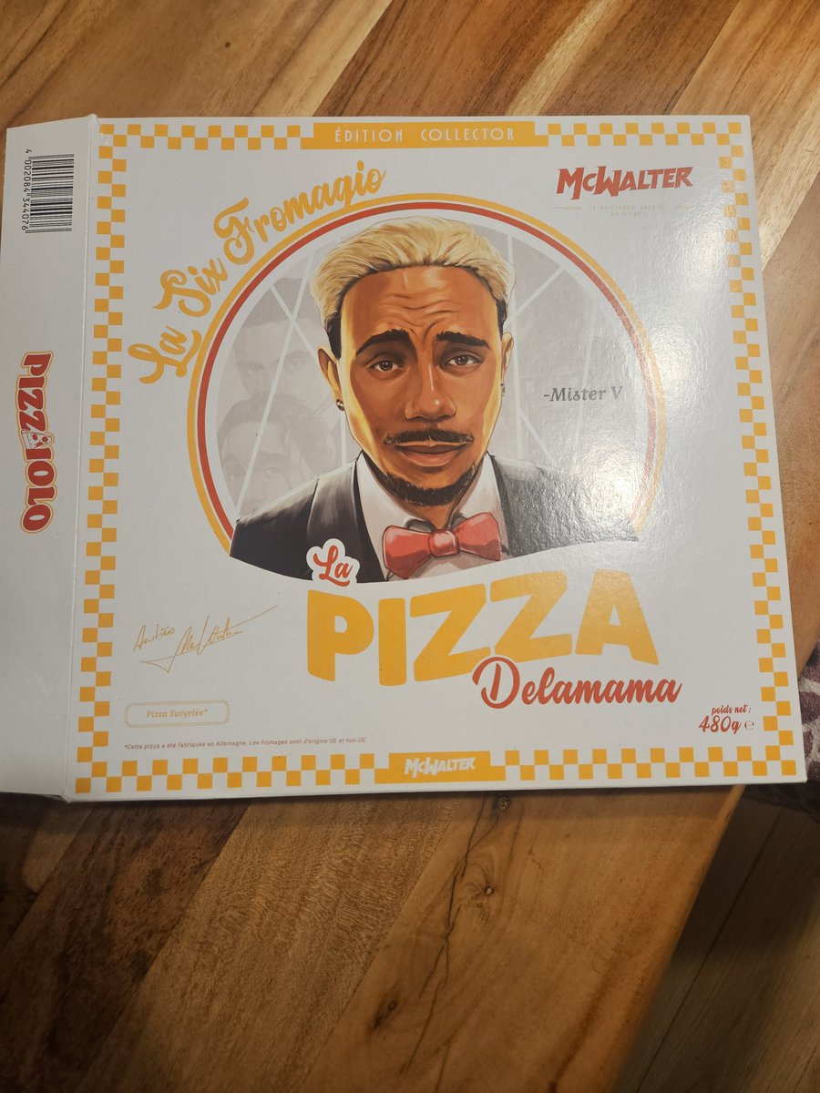 Pour éviter que ma femme n'ait des infos sur ses cadeaux de Noël, tous les ans je les mets dans des cartons qui n'ont rien à voir afin de fausser les pistes quand elle cherche sous le sapin.
Cette année elle aura le droit de déballer una Pizza Delamama de <a href="/MisterVonline/">Mister V</a> 🤣