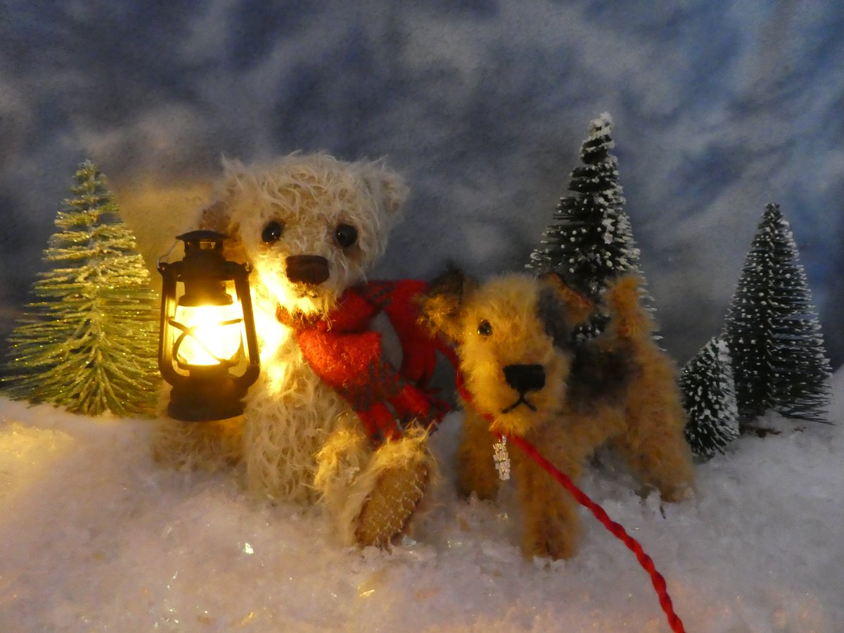 TheWordOfErynn's tweet image. ❤🐾❄A Pawfect Winter's Walk...
These two Bramber Bears creations are available on auction all this week
Albie Bear comes complete with his light up lantern to show the way, while Timmy the Dog has an adorable collar &amp;amp; lead
 #OneofaKind #BramberBears 
ebay.us/m/lxNQU4