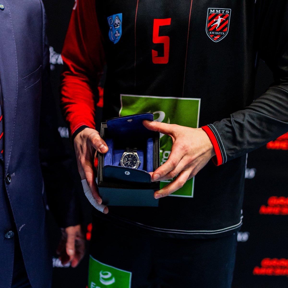 MMTSKwidzyn's tweet photo. 🏆 Leon Łazarczyk odebrał dziś nagrodę dla Zawodnika Miesiąca @orlen_superliga
Partnerem wyróżnienia była @balticuswatches ⌚
Brawo, Leon! 🔥❤️🖤
@EnergaSA
#MMTSKwidzyn #CzarnoCzerwoni #ORLENSuperliga #ZawodnikMiesiąca #LeonŁazarczyk #Balticus #Handball https://t.co/q35Hqg2OD3